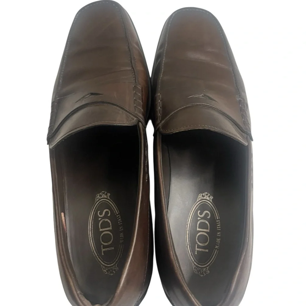 Tod's Men's Dark Brown Leather Slip-Ons, size 9, pre-owned, gently used